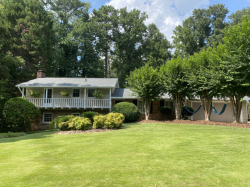 Sandy Springs - 3bed, 3bath with swimming and great outdoor living